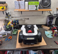 Officina Roboproject dedicata alla manutenzione robot tagliaerba