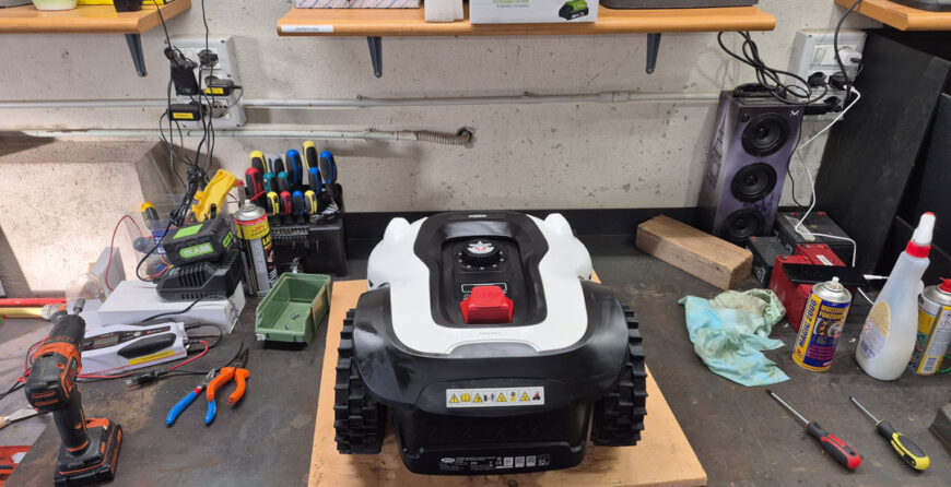 Officina Roboproject dedicata alla manutenzione robot tagliaerba